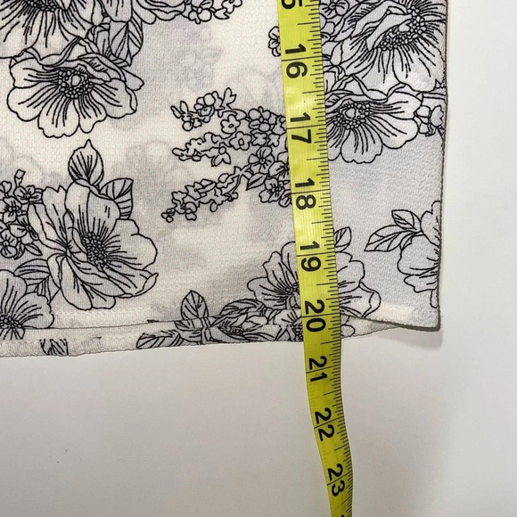 Maurices White & Black Floral Print Ruffle Off the Shoulder Top Medium Women’s - Picture 9 of 12
